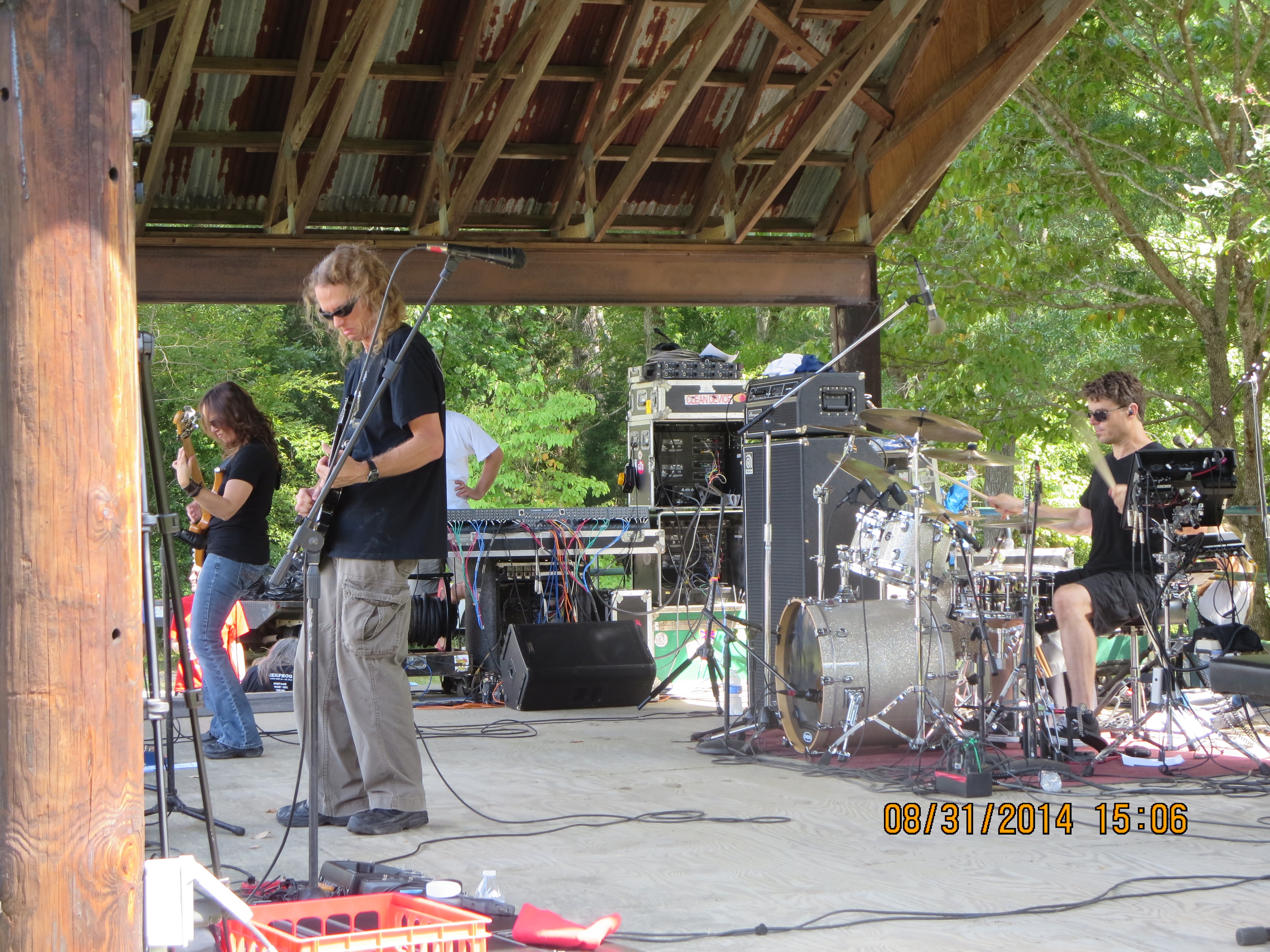 TravisLarsonBand2014-08-31ProgDayStorybookFarmChapelHillNC (1).jpg